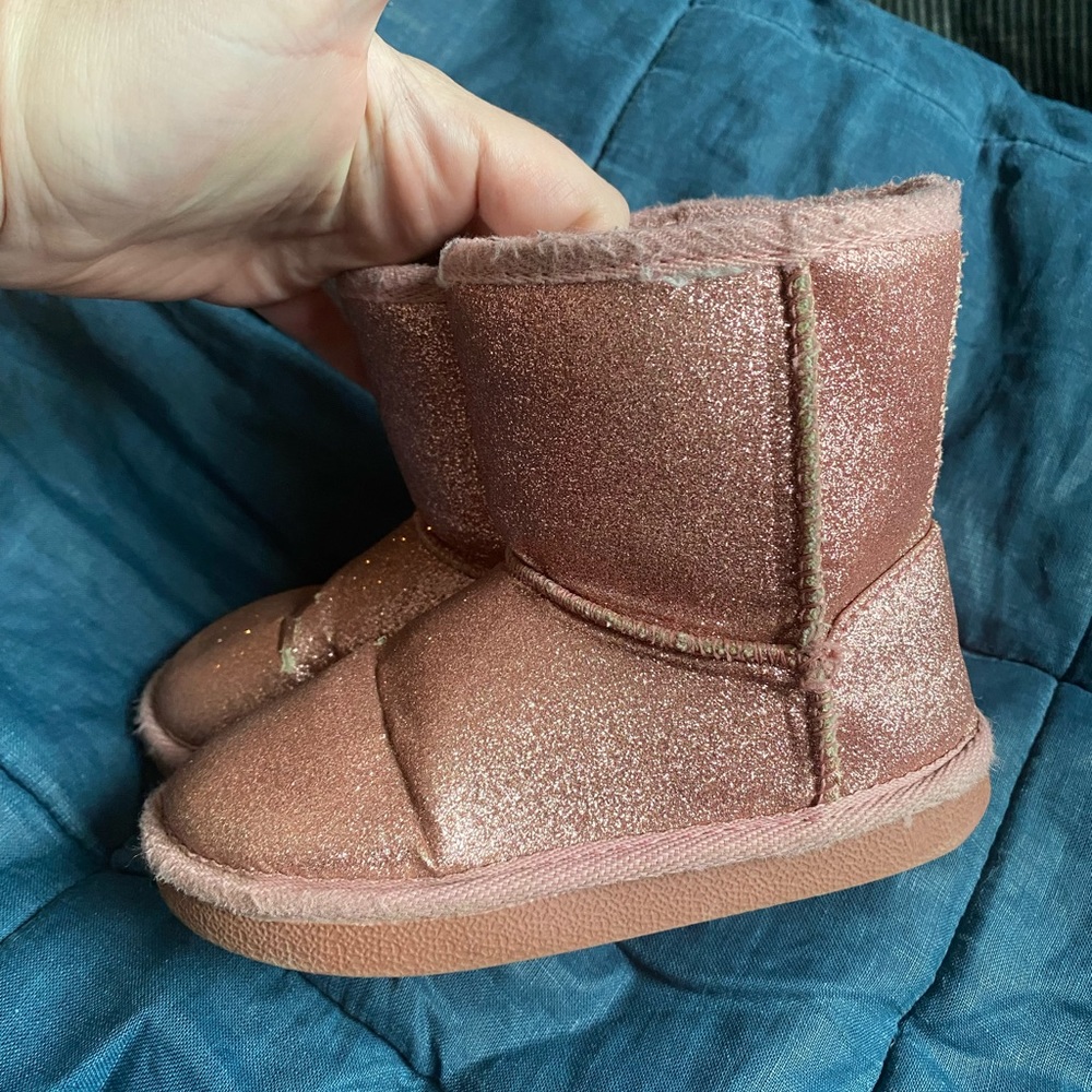 Toddler Size 8 Pink shinny faux Sherpa lined boots with some wear